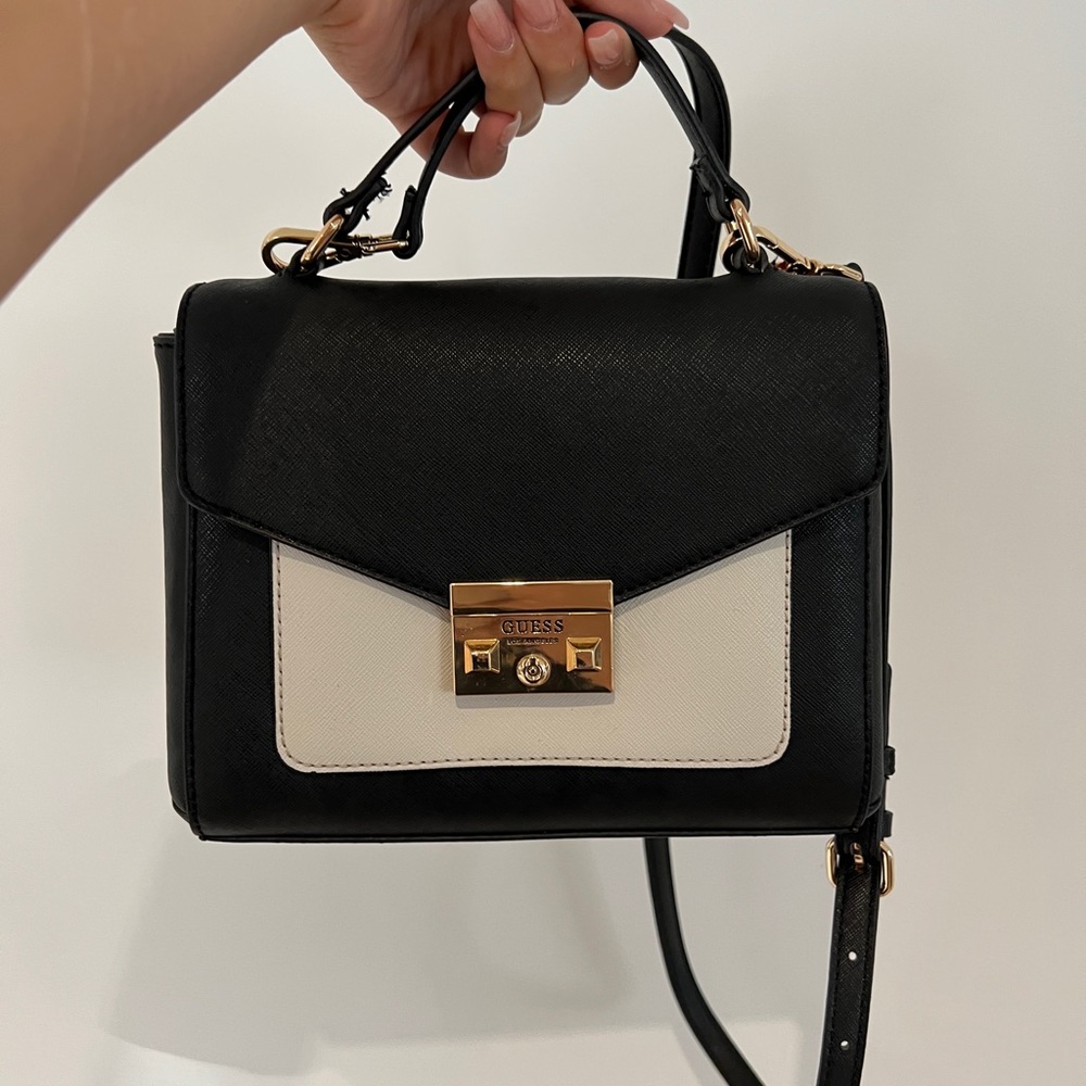 Guess crossbody purse like new only used a couple times